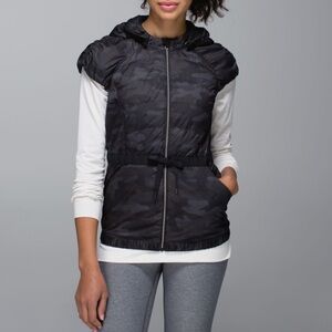 Lululemon spring fling puffy vest 8 lotus camo black grey goose down feathers